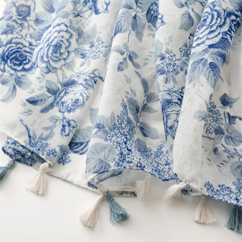 Lenço Estampado Azul Clássico para Mulher - Image 7
