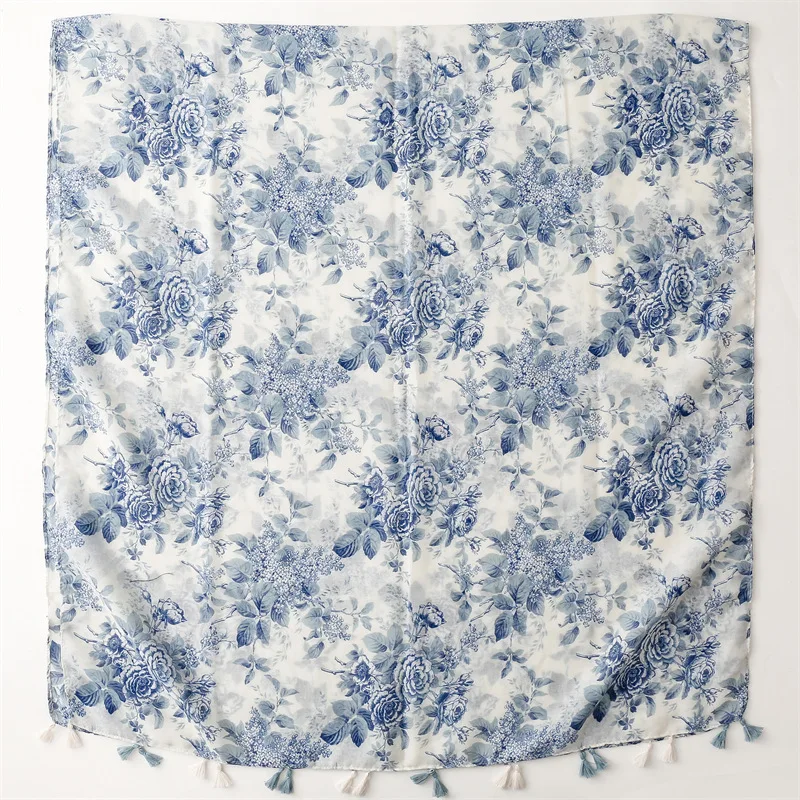 Lenço Estampado Azul Clássico para Mulher - Image 5