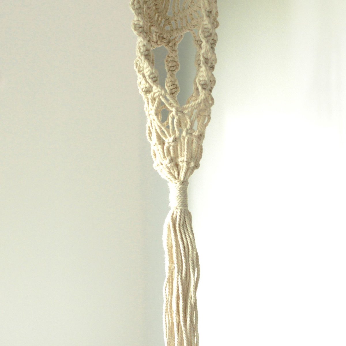 Vaso de Macramé Longo com Argola Rattan | Decoração PT - Image 3