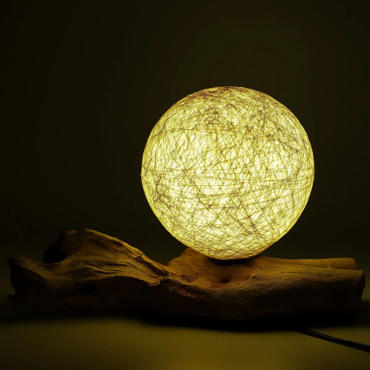 Candeeiro de Mesa da Indonésia – Iluminação Acolhedora - Image 6