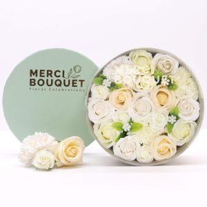 Bençãos de Casamento: Flores de Sabão Brancas & Marfim